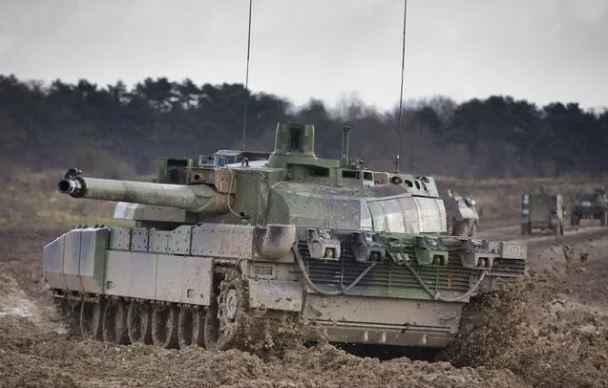 Франция заказала еще 50 отремонтированных танков Leclerc