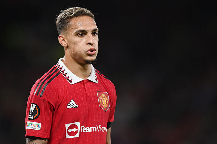 «Манчестер Юнайтед»: Энтони должен быть менее предсказуемым и больше похожим на Рияда Мареза, — говорит Гари Невилл, — но как?