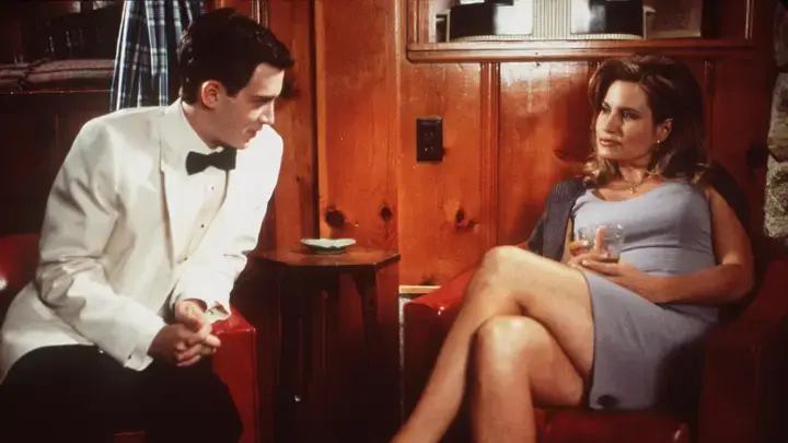 Памела Андерсон сбрасывает бомбу , когда Брэд Питт и Дженнифер Кулидж раскрывают секреты.