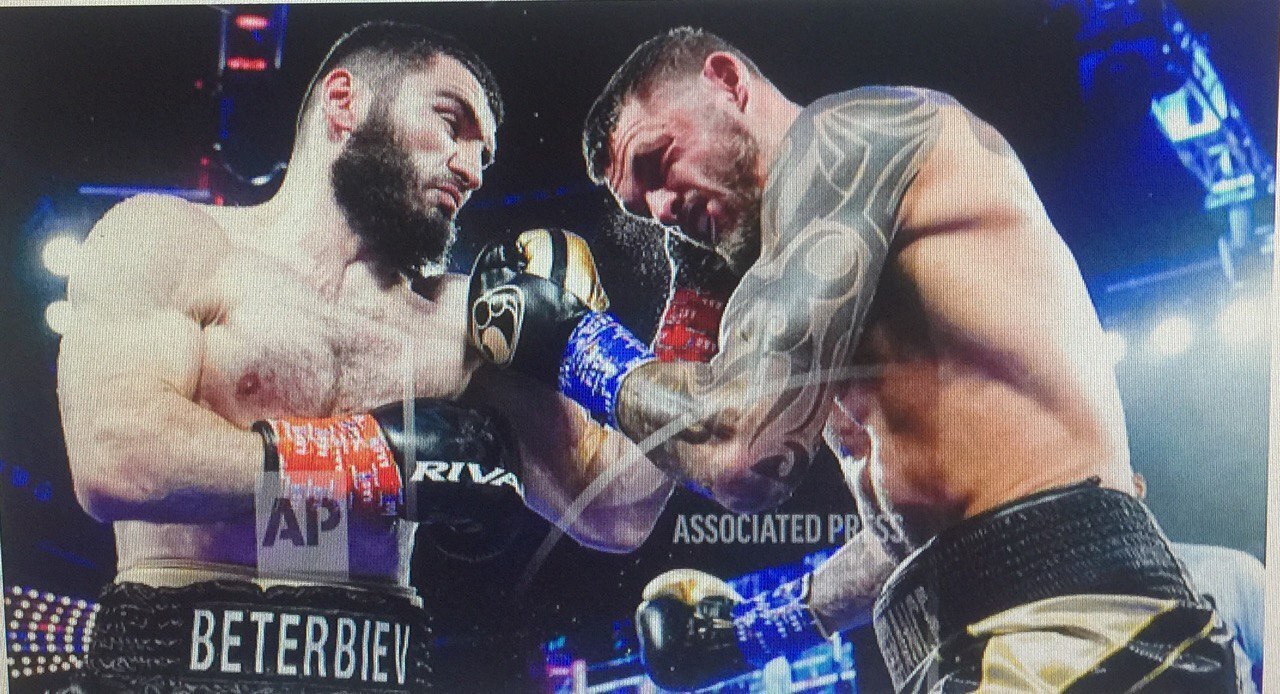 Артур Бетербиев рассматривает шанс перехода на бой с Александром Усиком, но защита Энтони Ярда на главное место