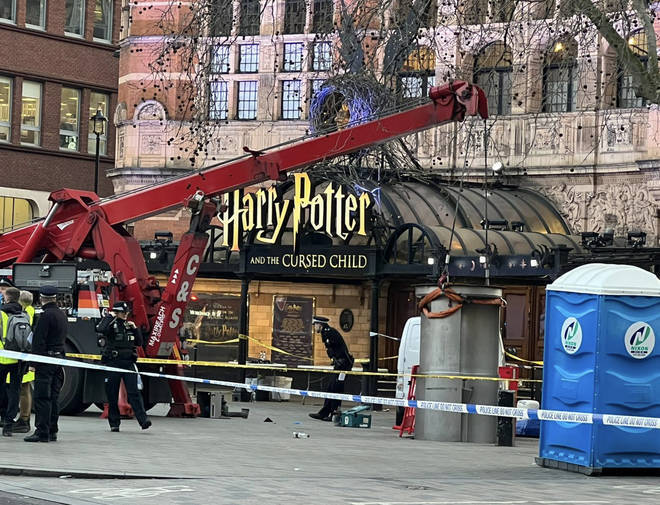 Второй выдвижной писсуар закрыт после того, как мужчина был раздавлен насмерть "телескопическим унитазом"