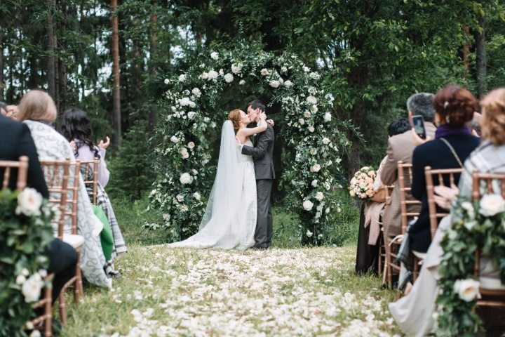 Чтобы сделать свадебную церемонию особенной, я использую свой набор навыков, чтобы провести каждую невесту и жениха до конца прохода,...