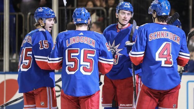 «Нью-Йорк Рейнджерс» раскритиковали за отказ от футболок и клюшек Pride Night: «Это пощечина»