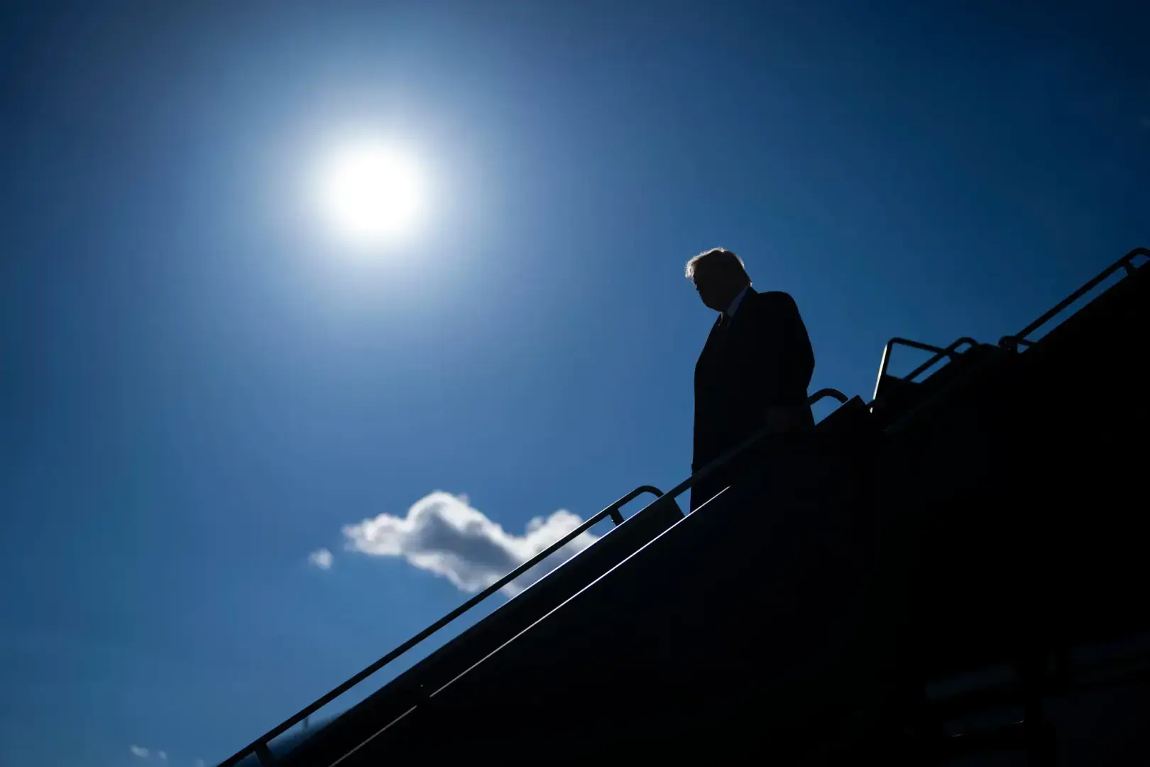 Трамп пробует новую тактику предвыборной кампании: мелкомасштабную