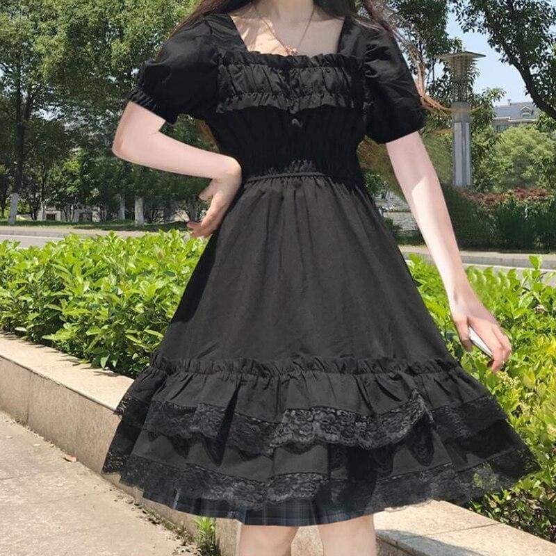 Компания Black Cottage Clothing, основанная в 2010 году, представляет собой компанию по производству мужской и женской одежды и обуви ...