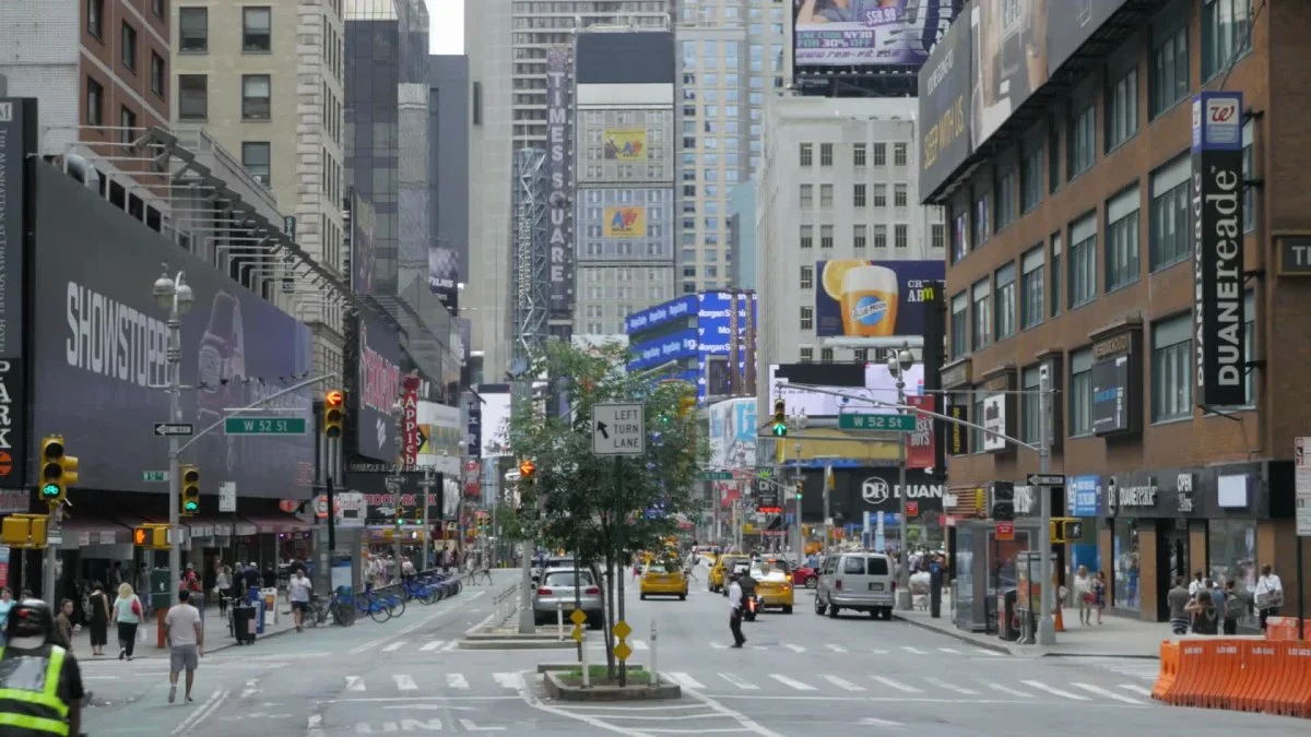 Broadway street. Нью-Йорк улица Бродвей. Нью Йорк Бродвей стрит. Бродвей Сан Франциско. Бродвей Нью-Йорк улицы Нью-Йорка.