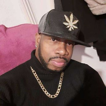 Брат, обвиняемый в убийстве британки, застрелен в постели на Ямайке после похорон мамы