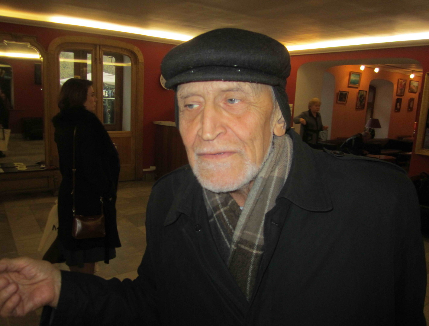 Шок! У 85-тилетнего Николая Дроздова 8 переломанных ребер. Сейчас он больнице