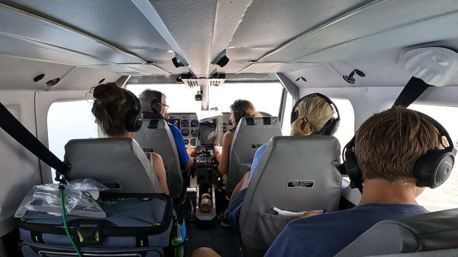 Семья из пяти человек облетела вокруг света на крошечном самолете