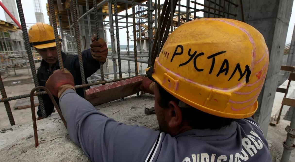 В Россию скоро массово прибудут трудовые мигранты. У нас что российских рабочих рук не хватает?