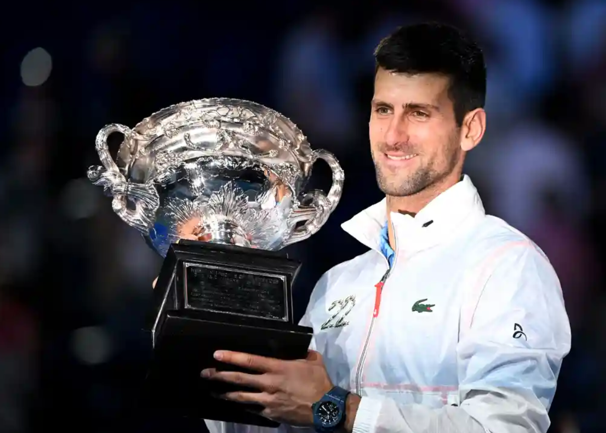 Новак Джокович победил Стефаноса Циципаса и выиграл свой 10-й титул на Открытом чемпионате Австралии