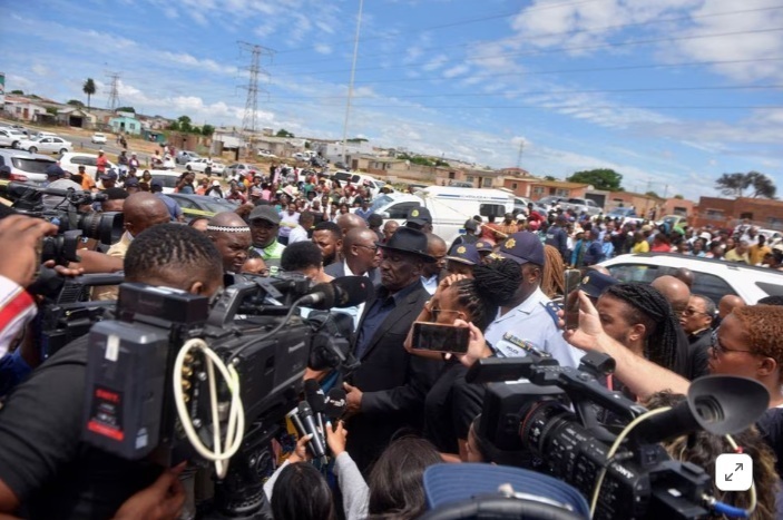 Восемь человек погибли в результате массовой стрельбы на дне рождения в ЮАР