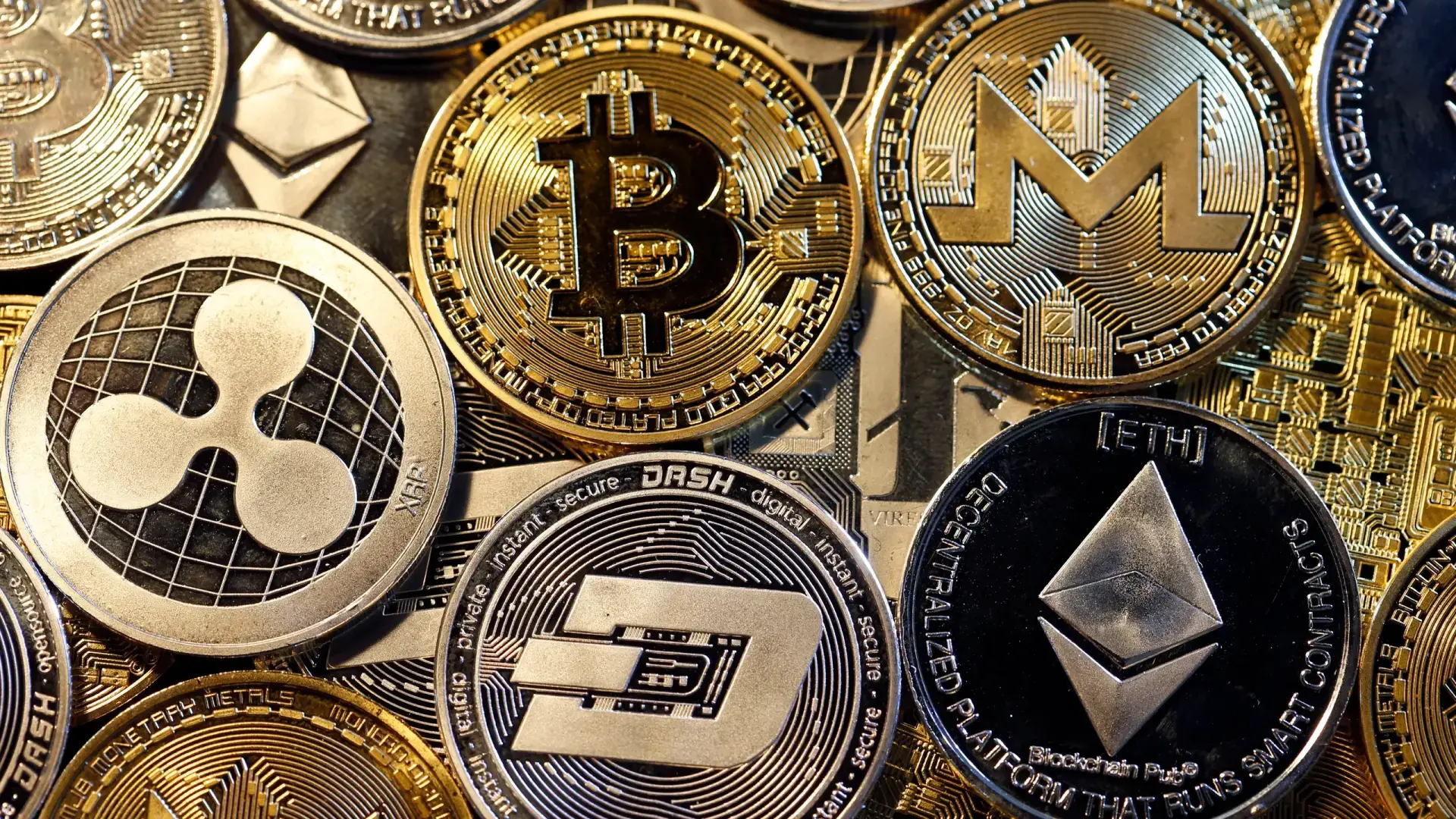 Восход цифрового титана: История биткойна