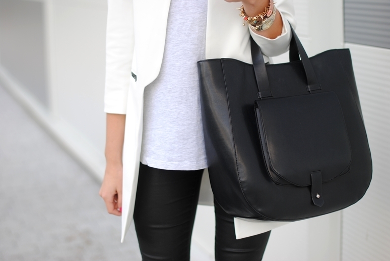 Какие необходимые вещи должны быть в сумочки у каждой женщины.