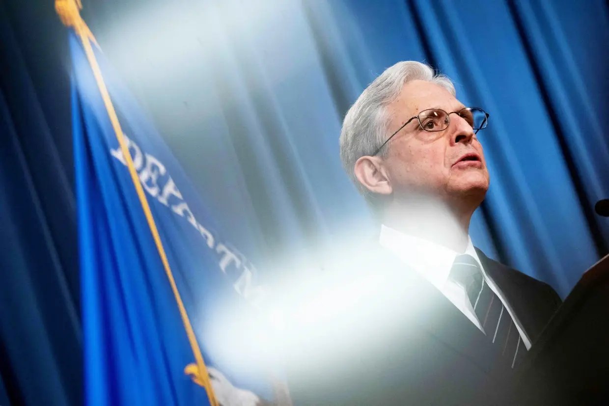 Министерство юстиции «активно работает», чтобы проинформировать сенаторов о секретных документах Байдена и Трампа