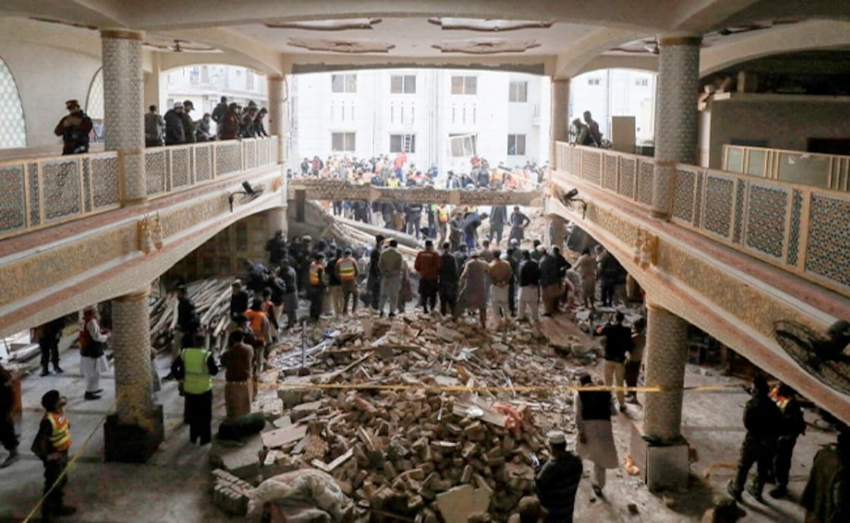 83 человека погибли в результате теракта в мечети в пакистанском Пешаваре