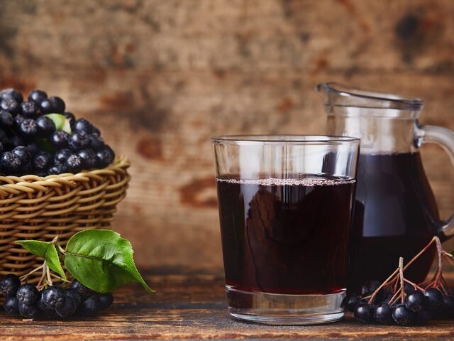 Этот сок борется с запорами и воспаленным желудком. Добавьте его в чай