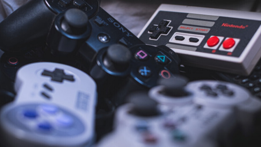 Россия заявляет, что в популярных играх есть «скрытые вставки», предназначенные для ее молодежи, и хочет составить список запрещенных игр.