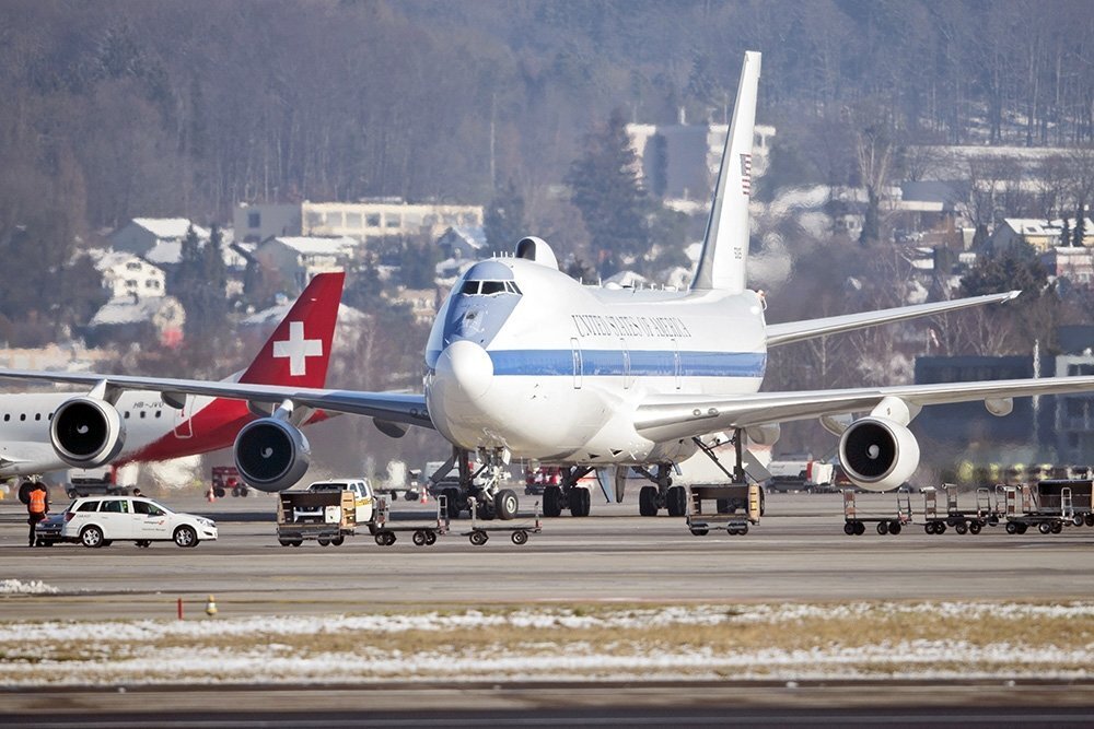 Боинг 747 уходит красиво.