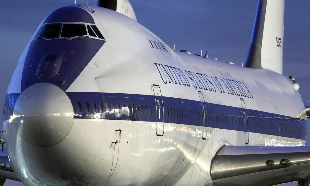 Боинг 747 уходит красиво.