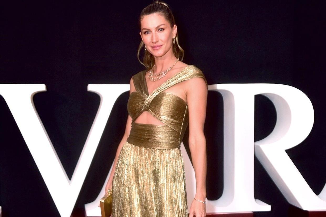 Жизель Бюндхен после развода с Томом Брэди вышла на ужин в честь годовщины ювелирного магазина в Бразилии