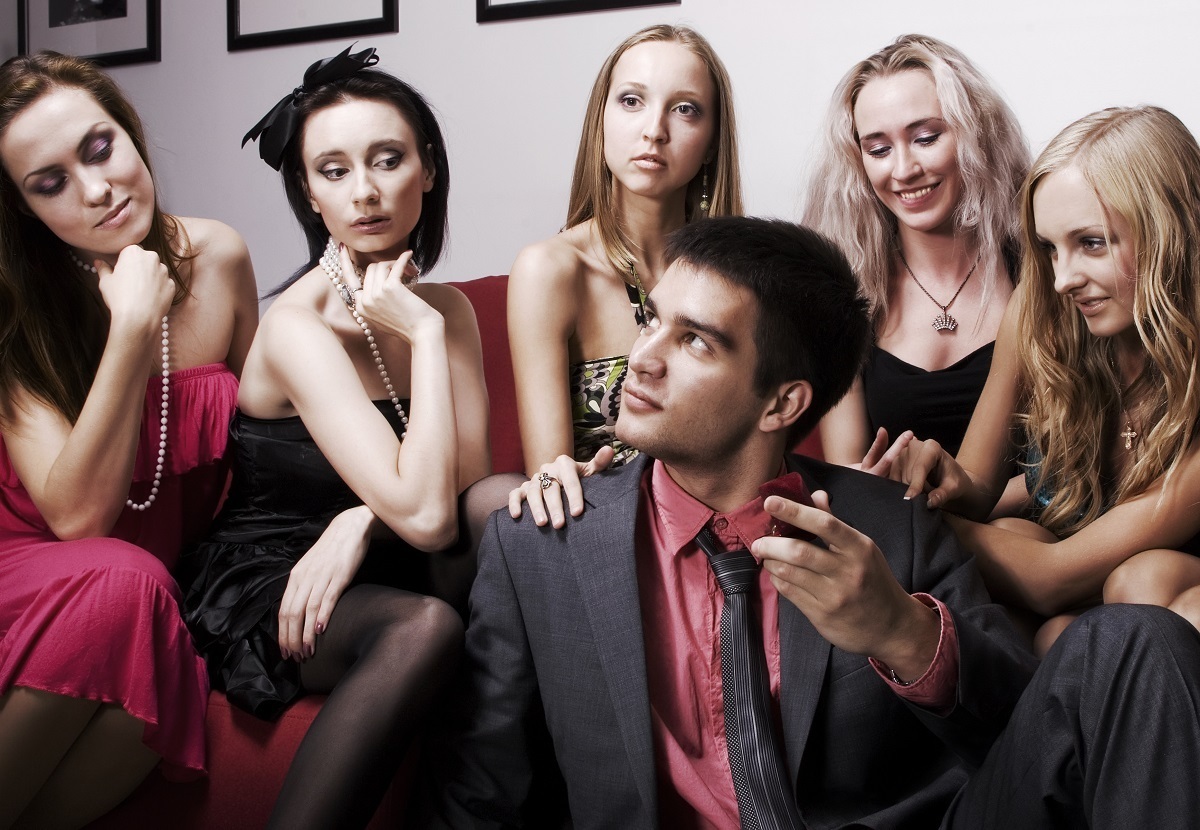 "Меняет женщин как перчатки" Кто такие бабники и почему они так себя ведут?