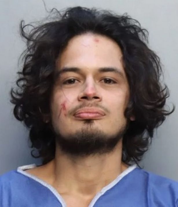 Мужчину обвинили в том, что он откусил голову домашнему питону.