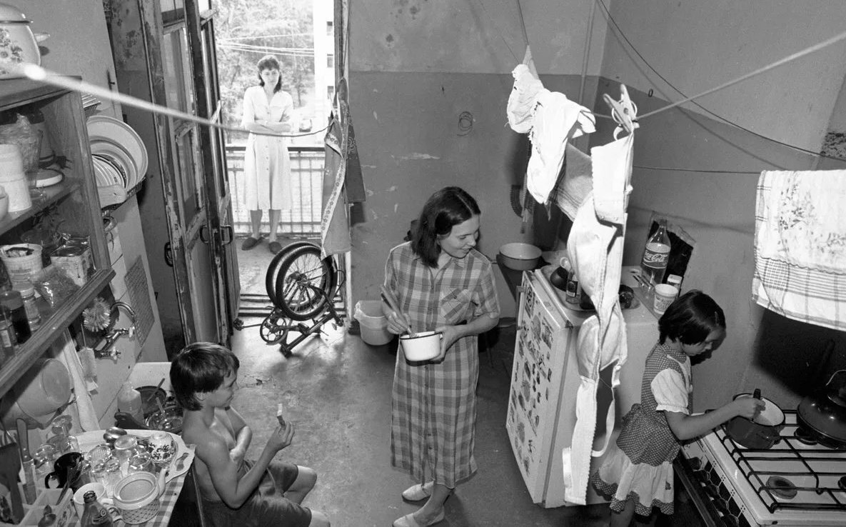 "Раньше хоть жилье бесплатное давали": миф о раздаче квартир в СССР в эпоху коммуналок