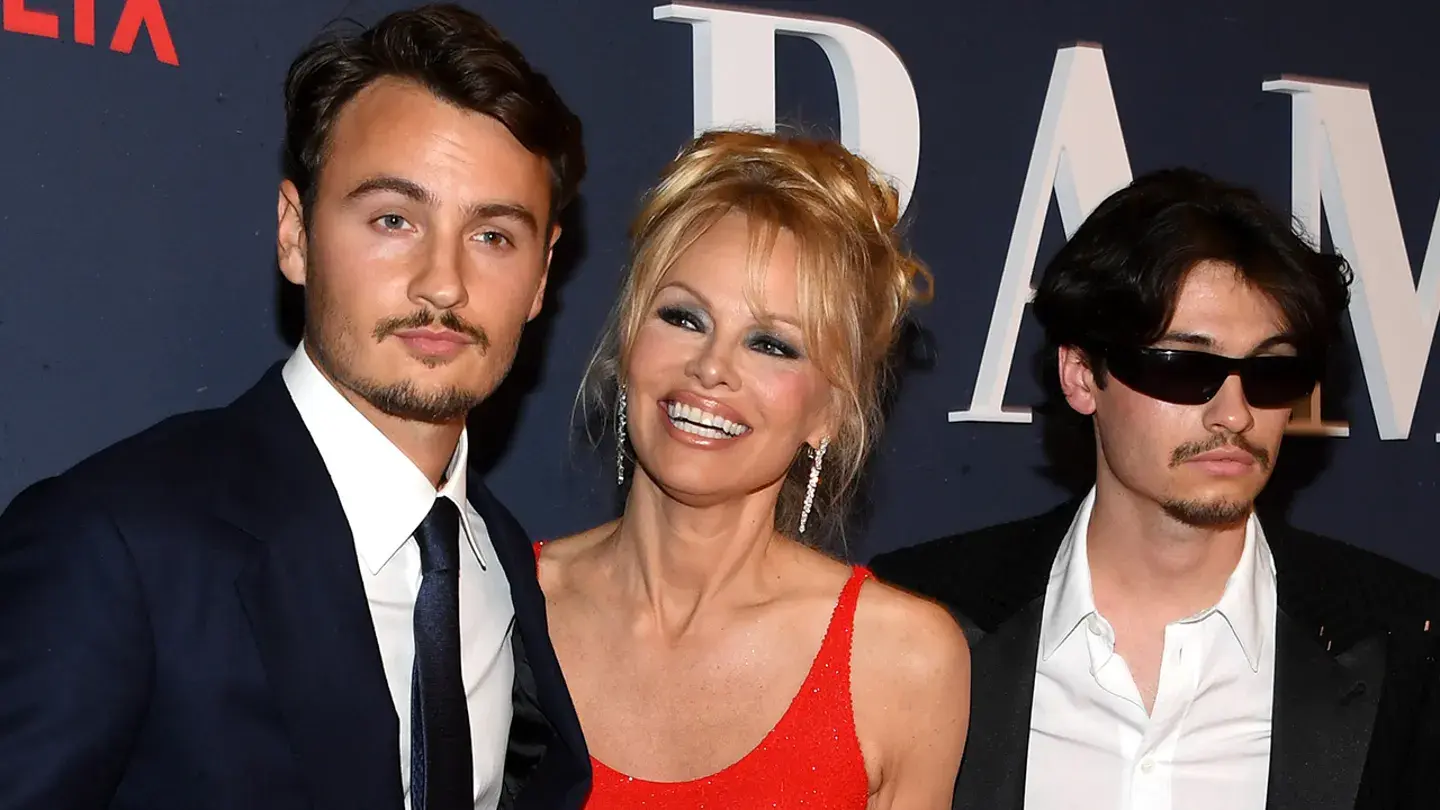 Памела Андерсон признает, что считает себя "немного смешной" и не "великой красавицей", и ей не терпится увидеть, как она будет выглядеть с возрастом.