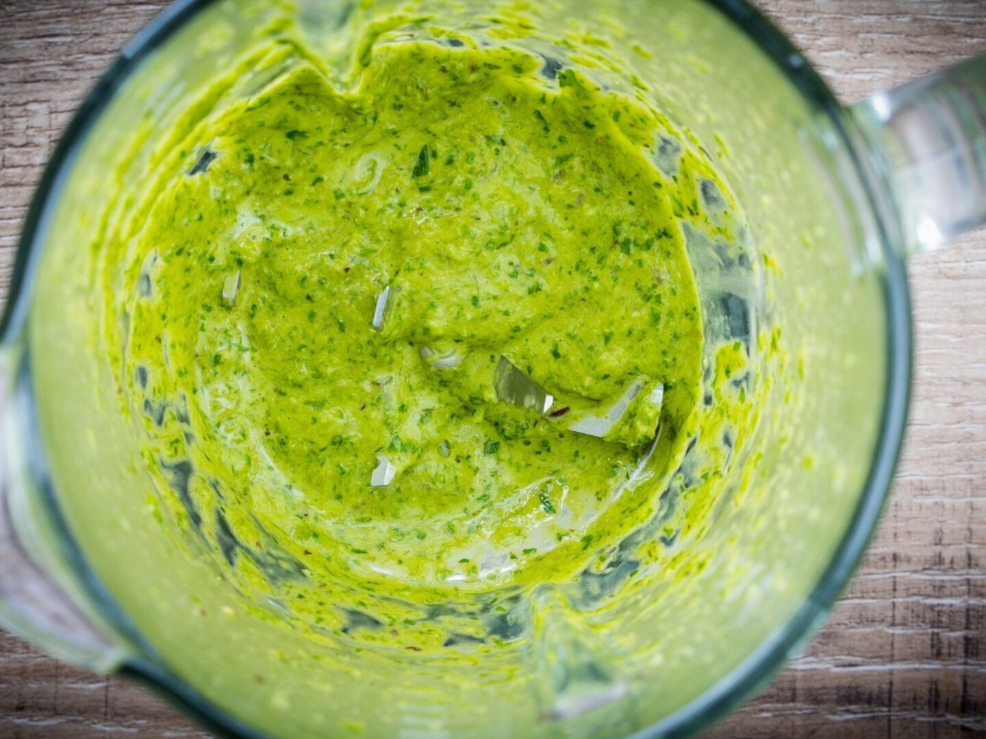 Мужчинам, которые экспериментируют с приготовлением пищи, на заметку! Сливочное песто из авокадо. Вам понравится это блюдо! Рекомендую!