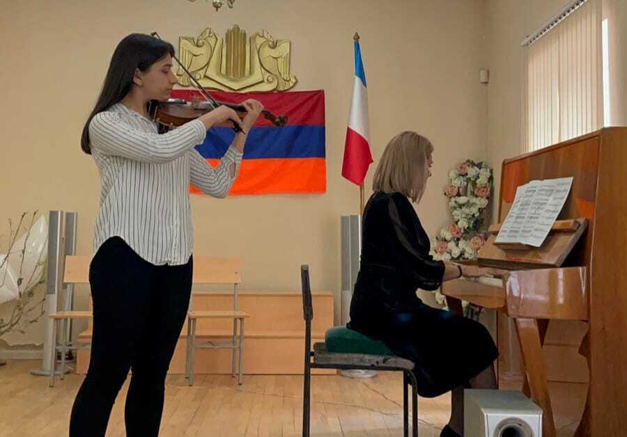 «Что бы вы ни делали в жизни, делайте это от всего сердца». 12 класс Анжела о бизнесе, который она создала