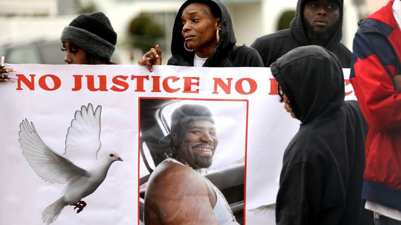 Полиция застрелила человека с двумя ампутированными конечностями; семья утверждает, что применялась чрезмерная сила