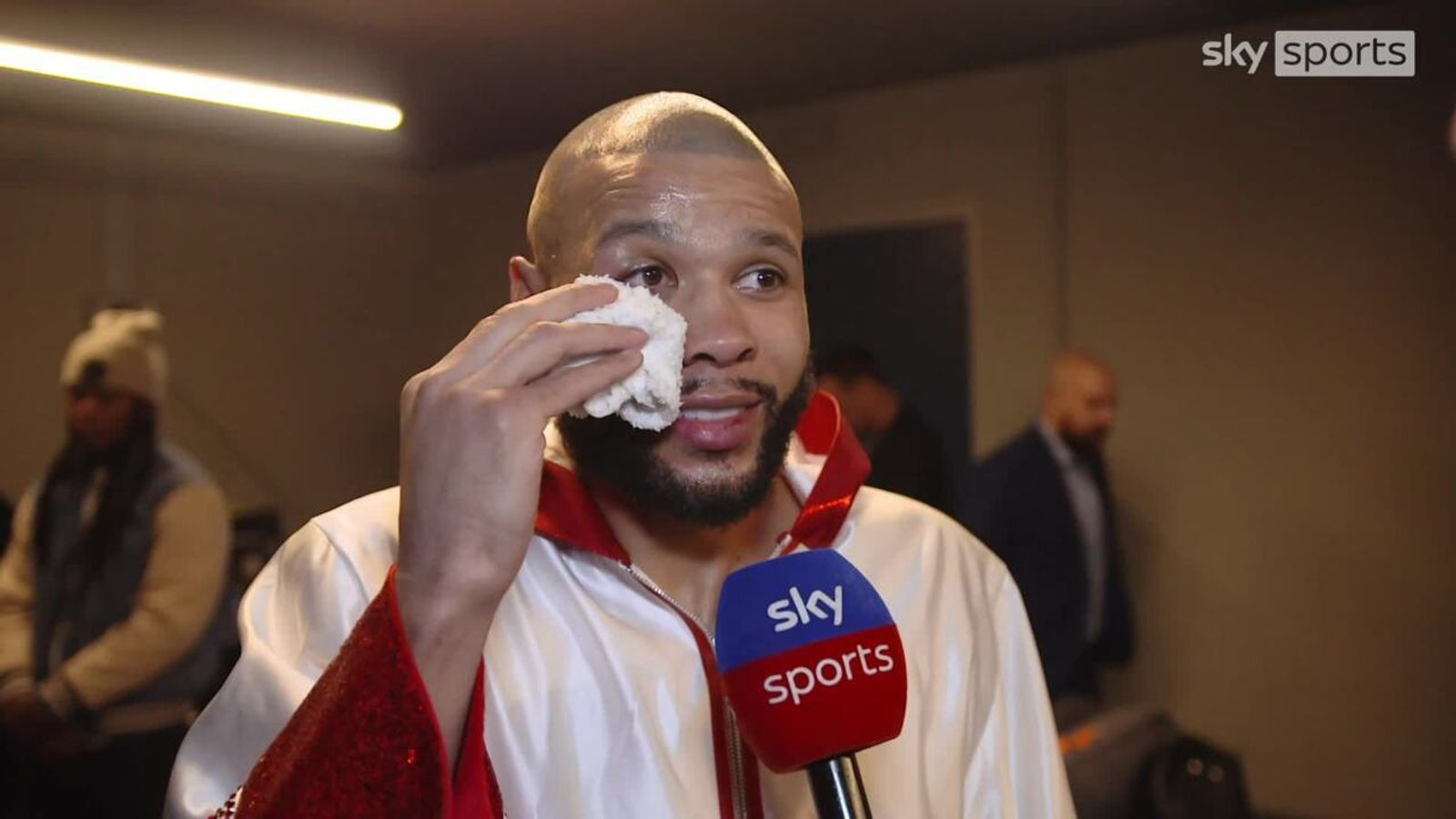 Крис Юбэнк-младший, как ожидается, включит пункт о реванше с Лиамом Смитом, который может состояться на "Анфилде" в мае.