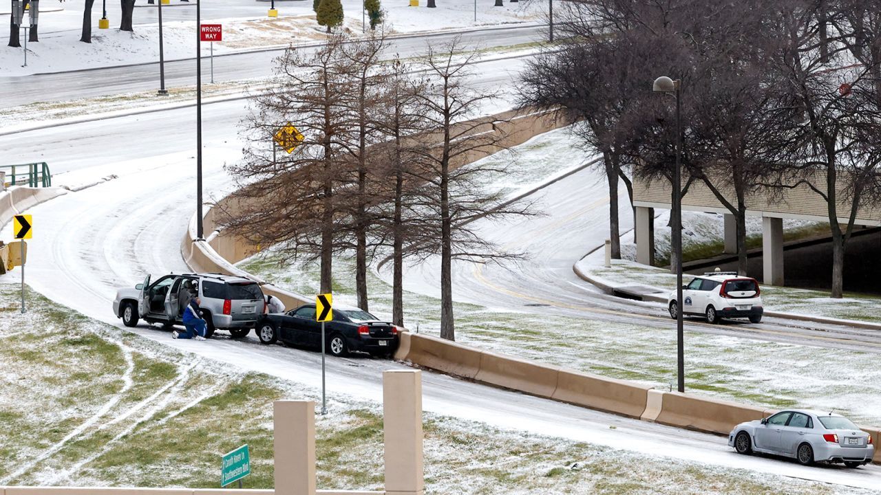 Самый холодный ветер за последние десятилетия ударит по Новой Англии, поскольку смертоносный ледяной шторм на юге оставил более 400 000 человек без эл
