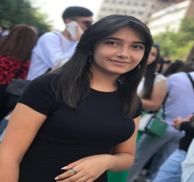 «Что бы вы ни делали в жизни, делайте это от всего сердца». 12 класс Анжела о бизнесе, который она создала