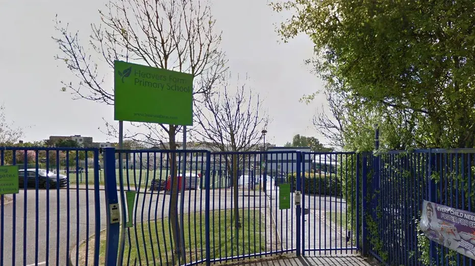 Мать-христианка подала в суд после того, как 4-летнюю девочку якобы заставили участвовать в гей-параде ЛГБТ<span style=