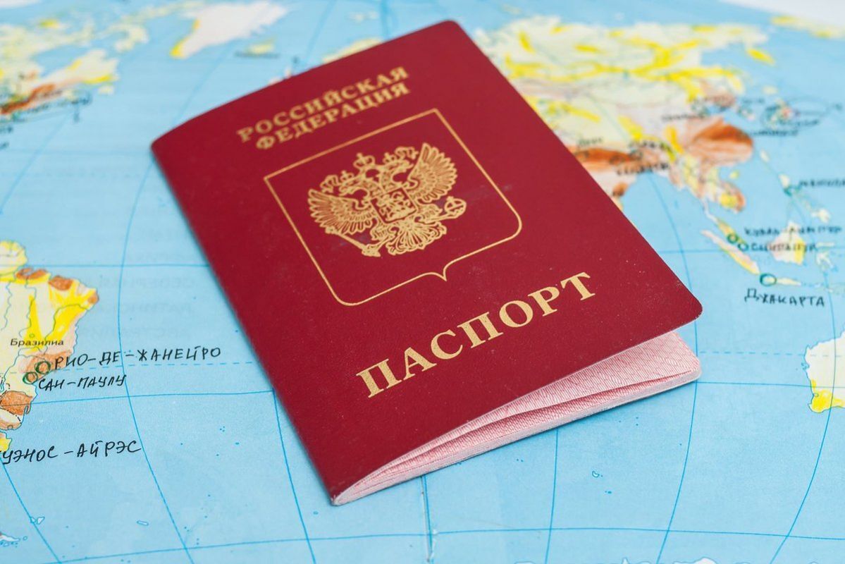 Почему в России не выдают загранпаспорта?