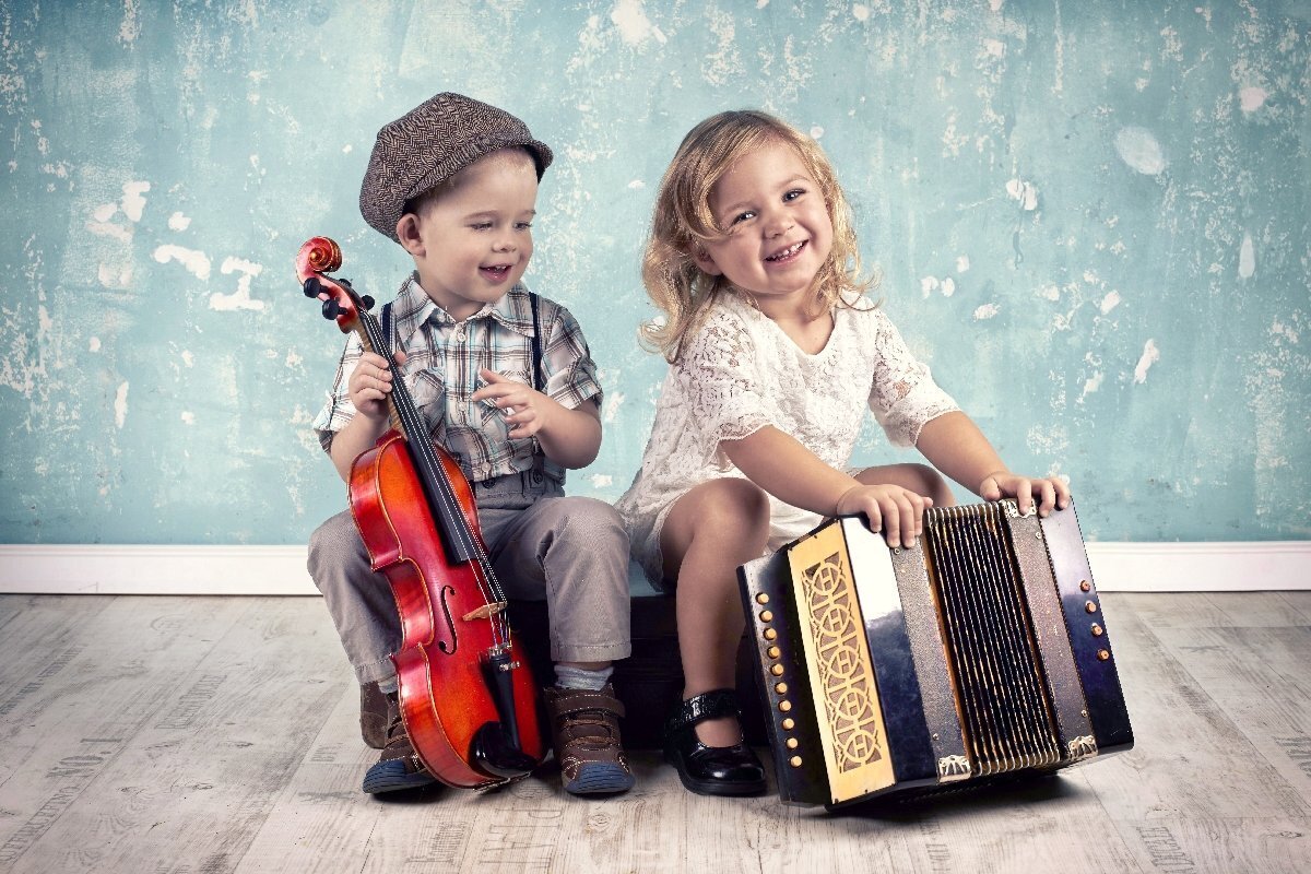 фото маленьких детей занимаются музыкой