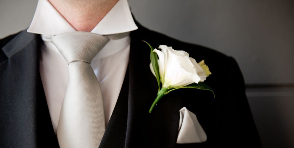 Этот герой-жених спас ребенка от гибели во время фотосессии в день свадьбы