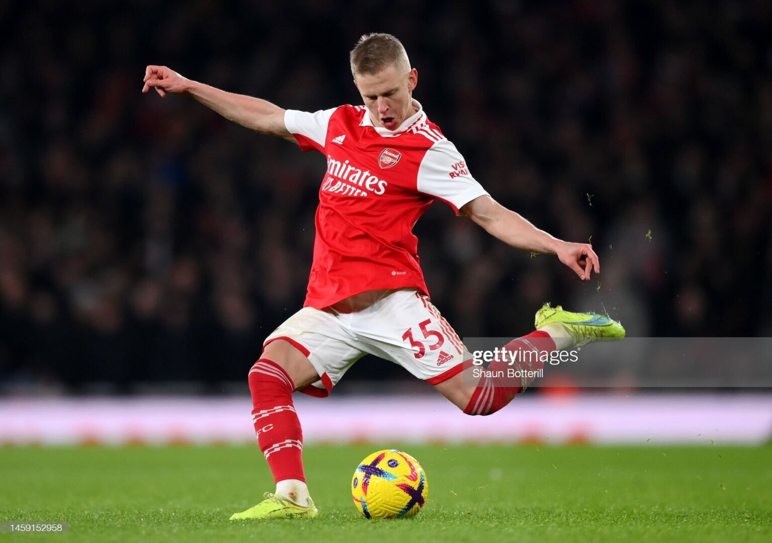 У игрока “Арсенала” Александра Зинченко есть шанс получит звание лучшего игрока в январе.