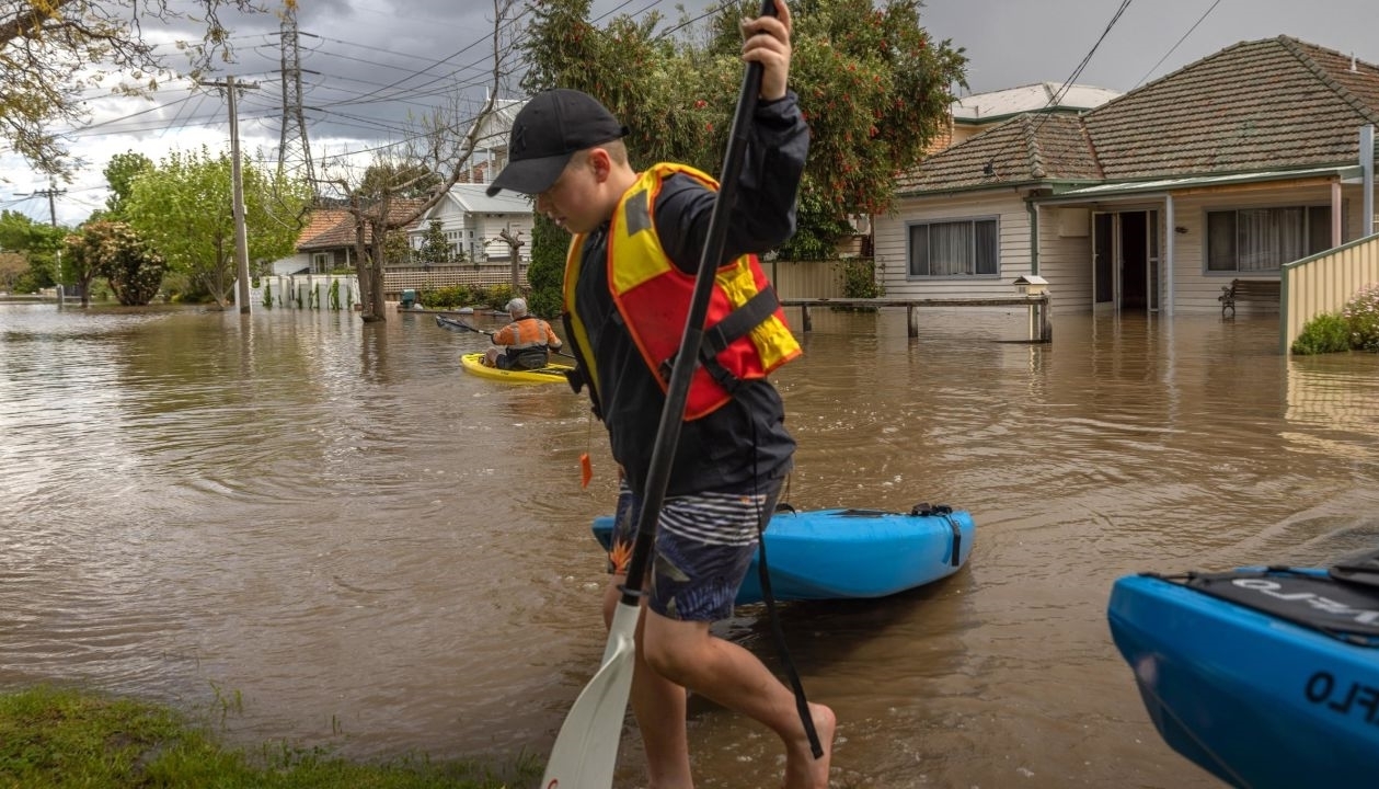 Тысячи людей эвакуированы в Австралии из-за мощного наводнения