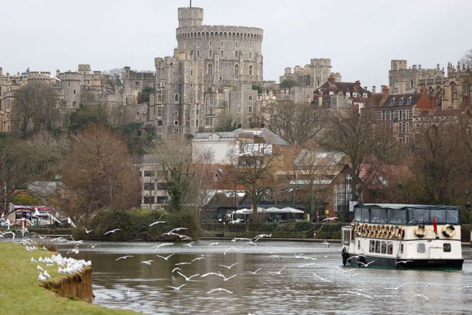 Мужчина признает себя виновным в государственной измене и угрозе убийством королевы Елизаветы.