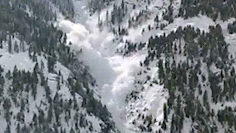 На Индию обрушилась очередная снежная буря. Новая лавина спустилась на Индию, жертв нет.