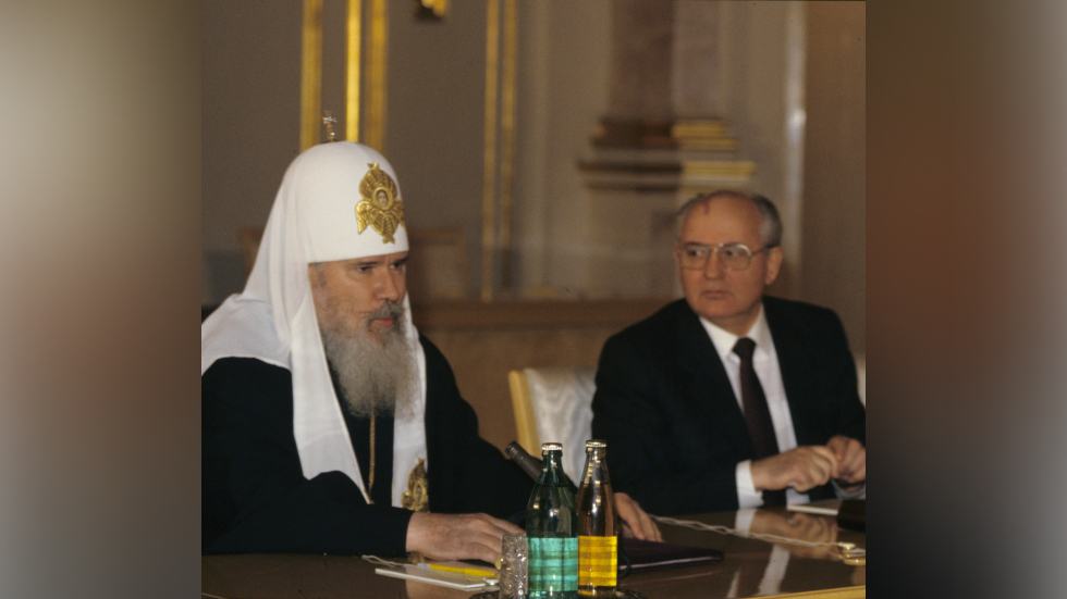 Здесь нет Бога": как конфликт между православной церковью и Советским Союзом определил современную Россию.