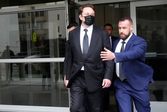 Илона Маска судят за твиты