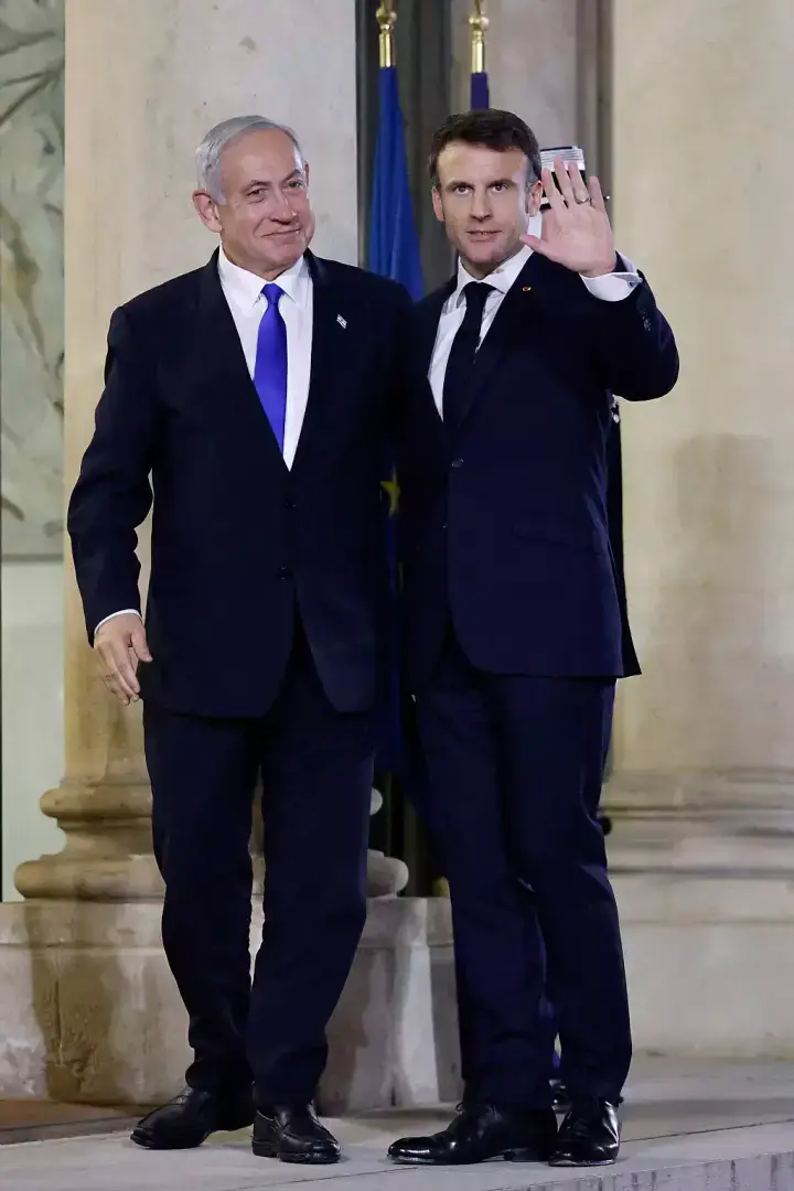 Репортаж во Франции: Макрон выразил обеспокоенность Нетаньяху по поводу правовой реформы