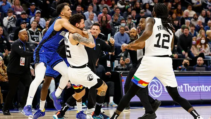 Дикая драка приводит к пяти выбрасываниям в игре Magic-Timberwolves: "Я чувствую себя неловко’. Орландо победил Миннесоту 127-120.
