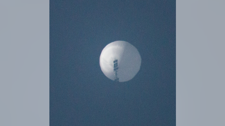 Предполагаемый китайский воздушный шар-шпион может оказаться над Каролиной в конце этих выходных, если Байден не предпримет никаких действий.