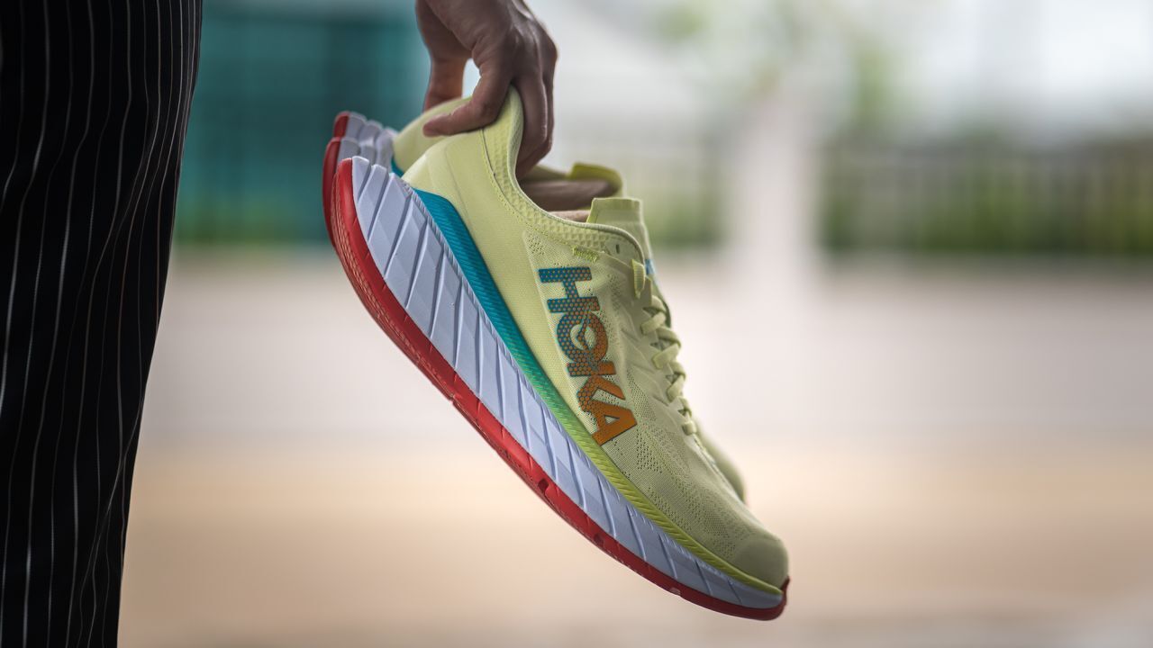 Почему эти коренастые уродливые кроссовки продаются как сумасшедшие