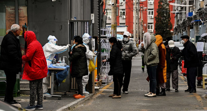Китай сигнализирует, что может смягчить свою политику по борьбе с коронавирусом